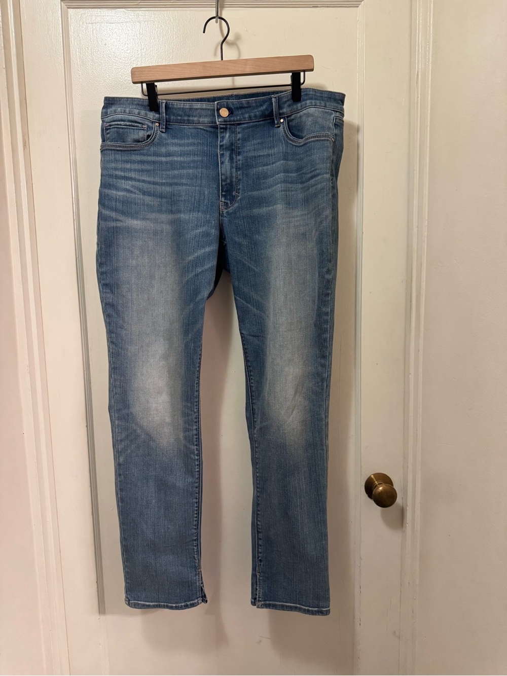 Men's Light Blue Straight-Leg Jeans